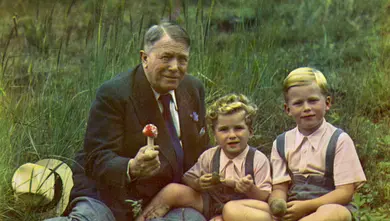 Hugo Vavrečka s vnuky Václavem a Ivanem Havlovými | © Soukromý archiv Ivana M. Havla